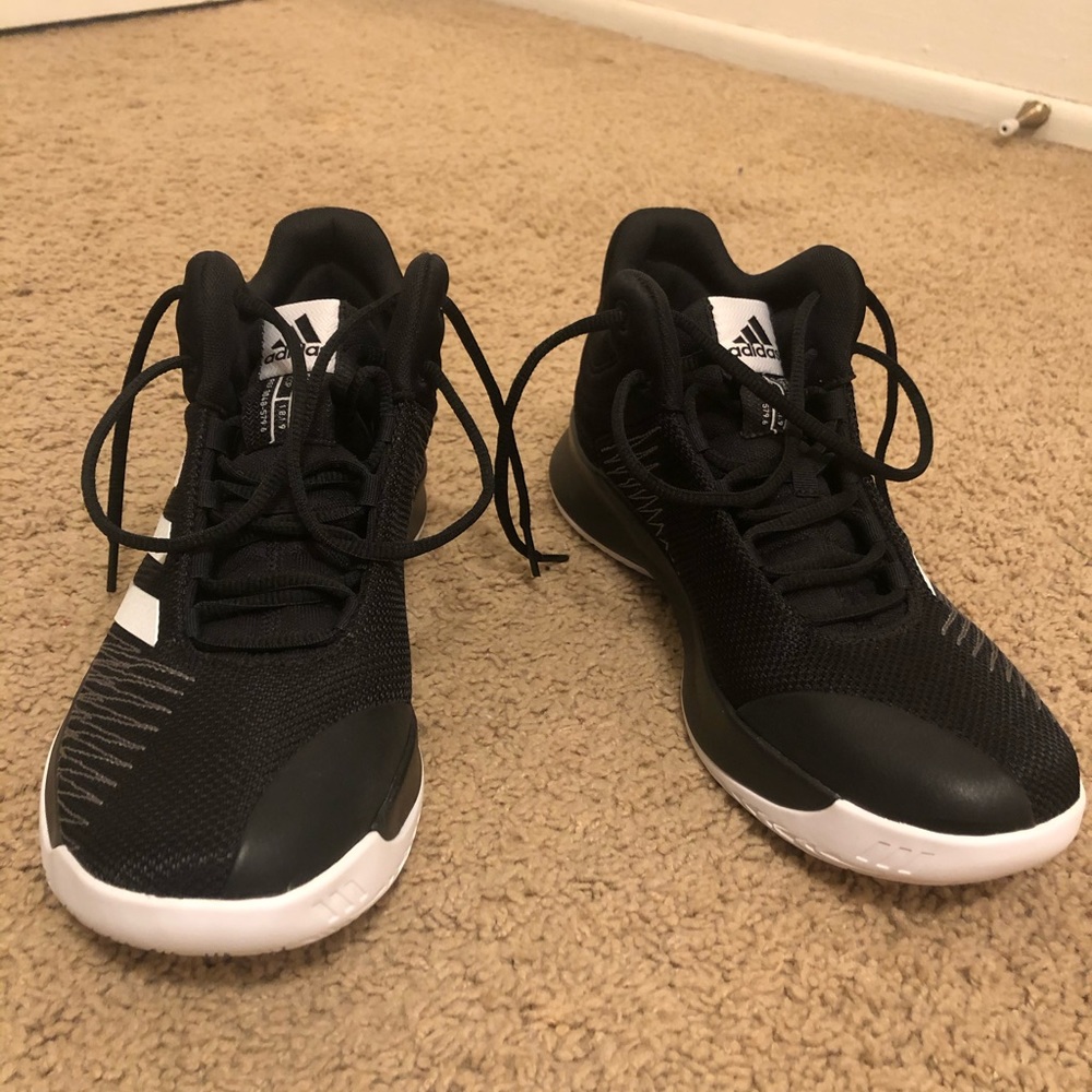 Adidas Size 7 Basketball Shoes